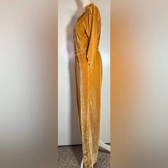 Fabletics Gold Velvet Jumpsuit Long Sleeves and Elastic Waist Women’s Size M - Picture 3 of 9